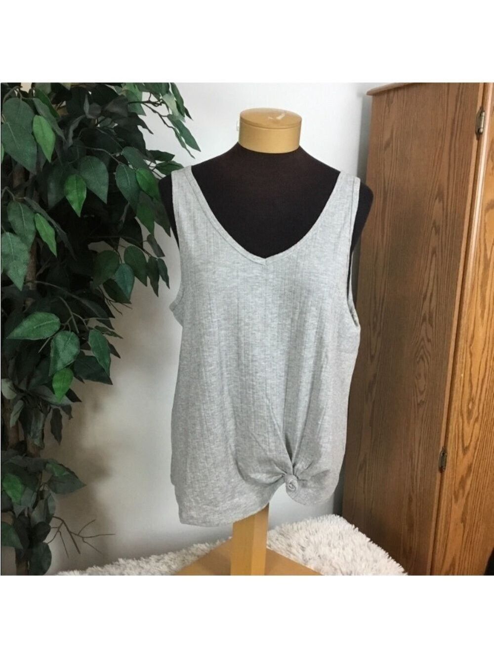 SO double V Neck knotted front tank top Woman’s Juniors size XL gray